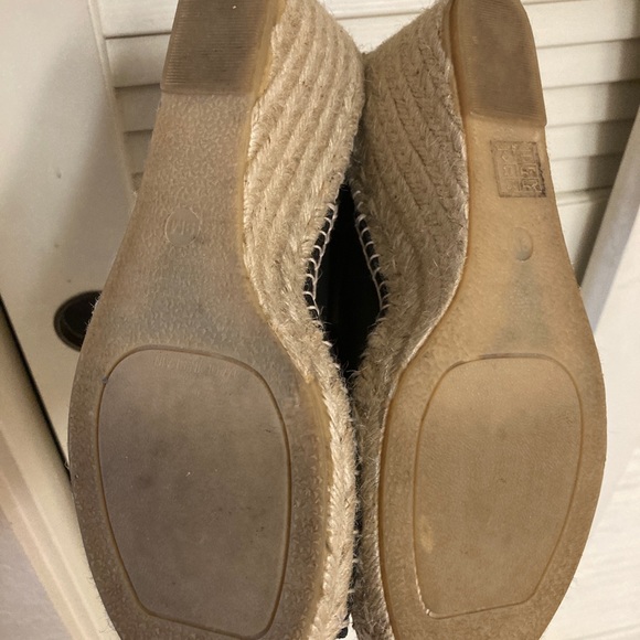 Nearly NEW Vince shoes ! Worn once! - Picture 4 of 7